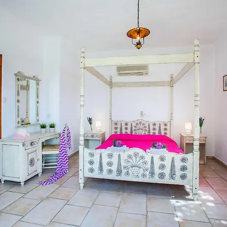 Sunflower Villa Peyia